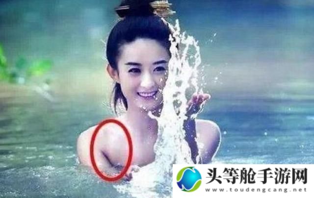 美女露尿孔露奶头，你想看吗？