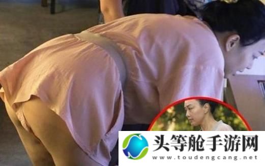 班里男生当全班瞩目下的尴尬瞬间：一次意外的扒衣事件