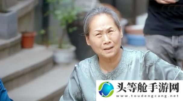 多毛老太背后的故事：一位普通老人的不寻常人生经历